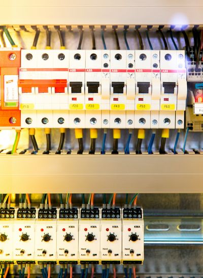 Installatie stopcontacten en lichtknoppen